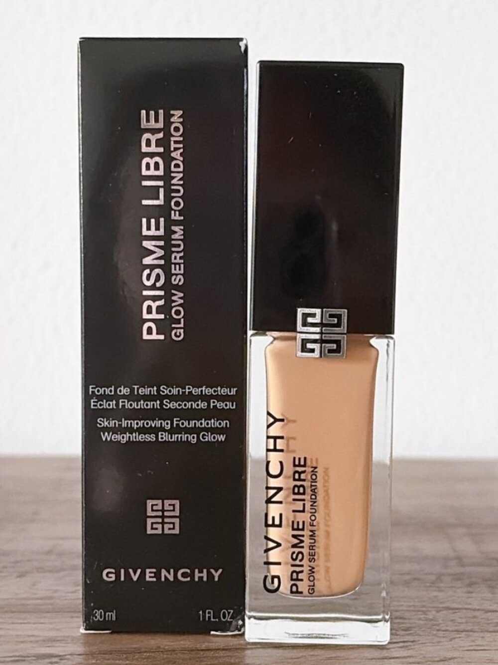 Givenchy Prisme Libre Glow Serum Foundation 4N BLURRING & HYDRATING NEW in Box